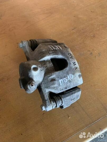 Суппорт тормозной передний правый Volkswagen Polo