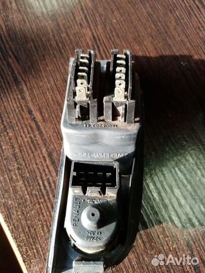 Блок управления зеркалами и стеклопод.рено меган 1