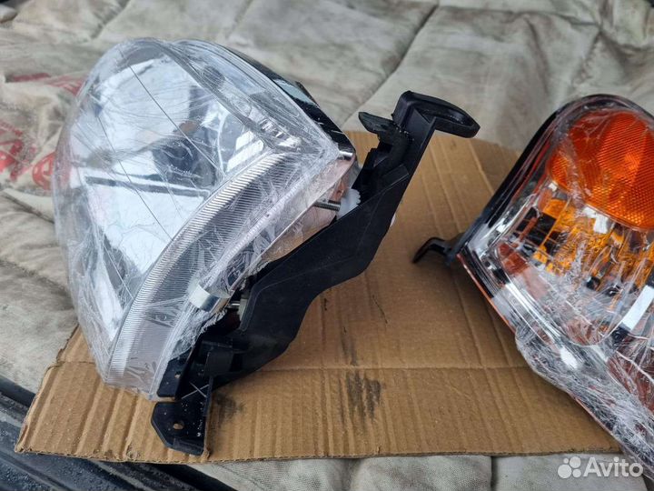 Фары Тойота Тундра I