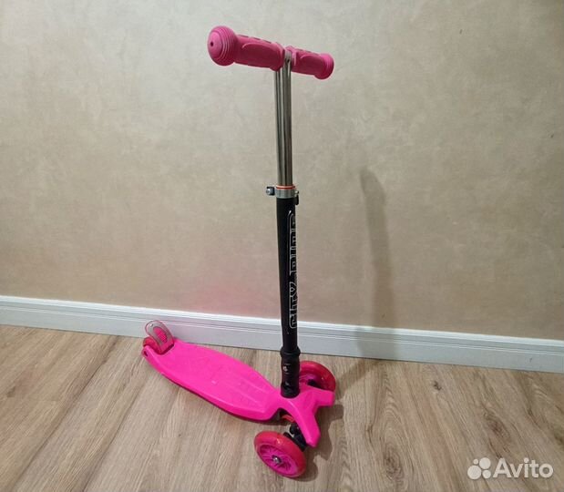 Детский трехколесный самокат