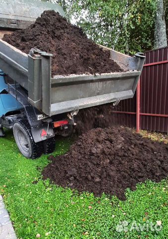 Доставка чернозема самосвалом зил, почва под газон