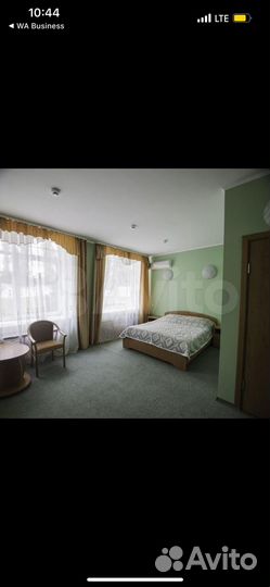 Кровать двуспальная деревянная с матрацем 160х200