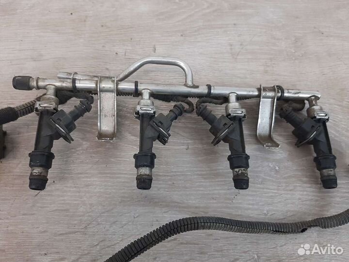 Топливная рампа 1.6 Opel Astra H