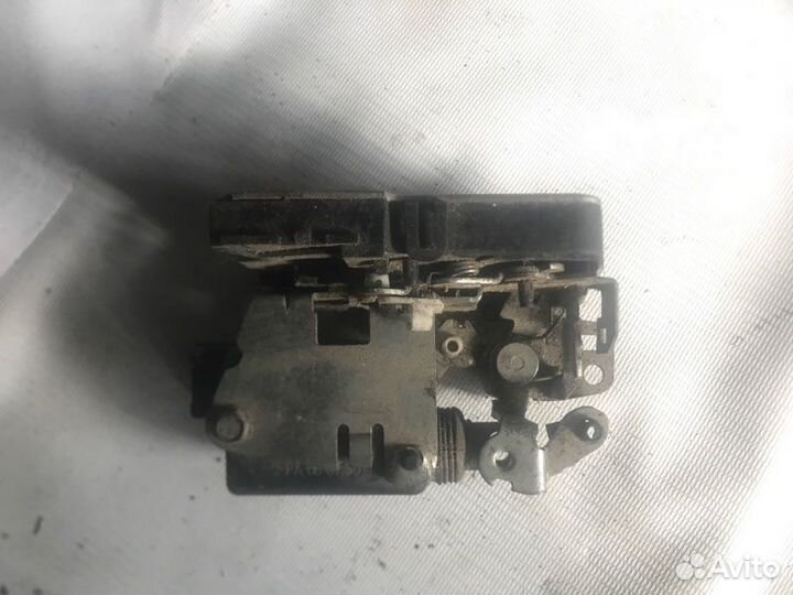 Замок двери задний правый Renault Logan LS12 D4D