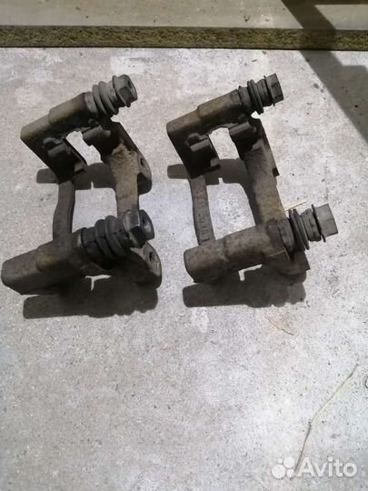 Скоба заднего суппорта опель астра h