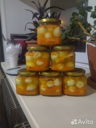 Яйцо перепелиное и куриное маринованное