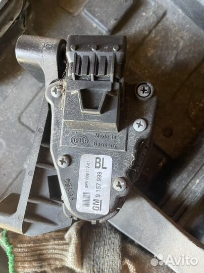 Opel astra h педаль газа 1.8