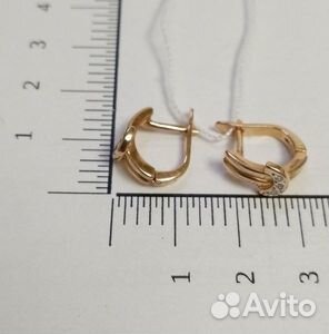 Золотые серьги с камнем