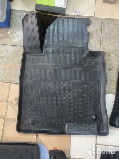 Автомобильные коврики резиновые