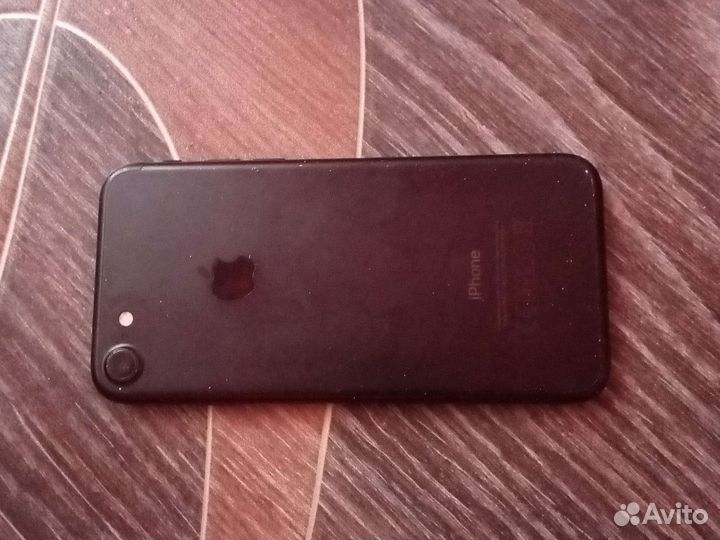 Телефон iPhone 7