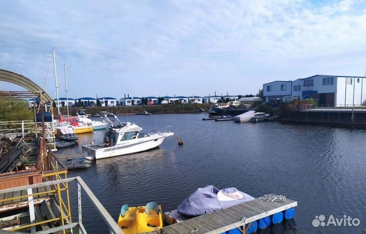 Стоянка катеров, швартовка