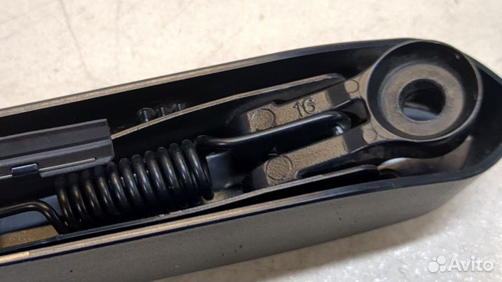 Щеткодержатель левый задний Chevrolet Blazer