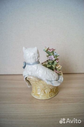 Музыкальная фарфоровая статуэтка Pavone (новая)