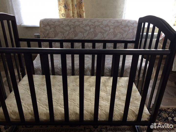 Кроватка детская с матрасом