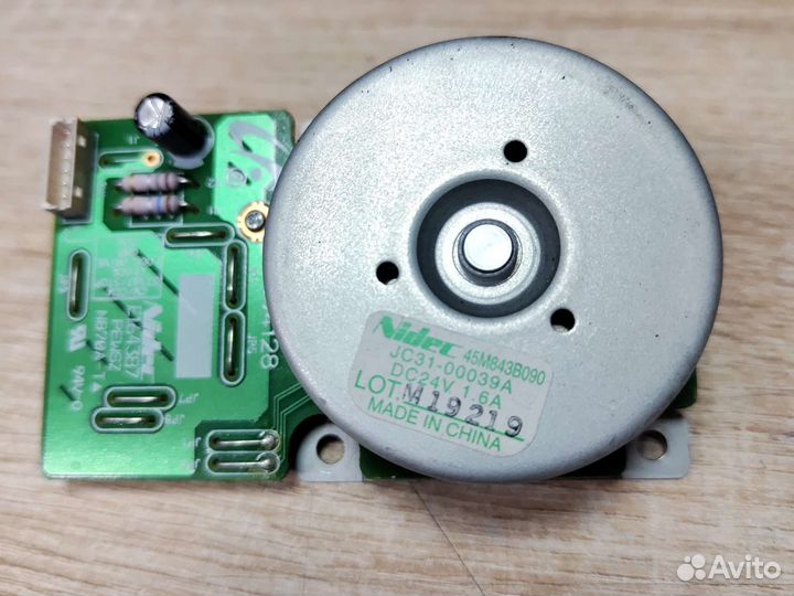 Двигатель JC31-00039A xerox 3600