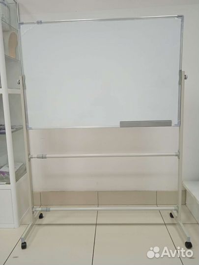 Магнитная доска на колесиках.новая.120 на 80