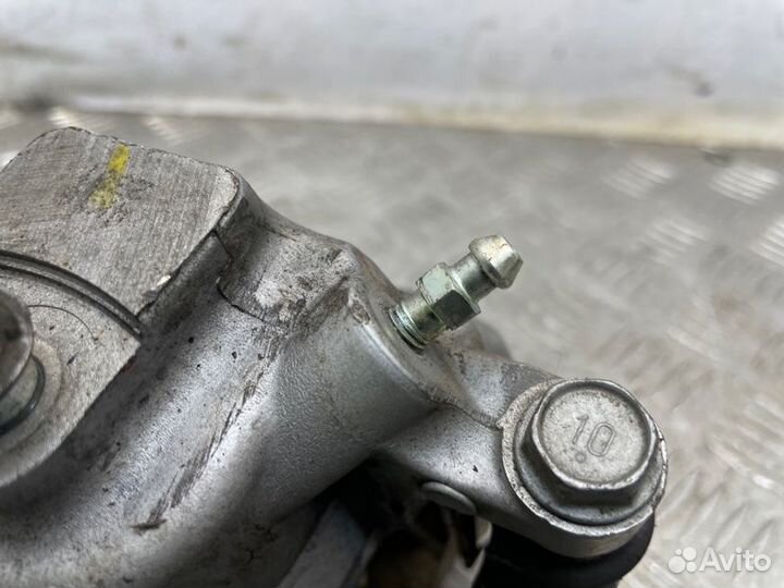 Суппорт тормозной задний левый Toyota Camry V50