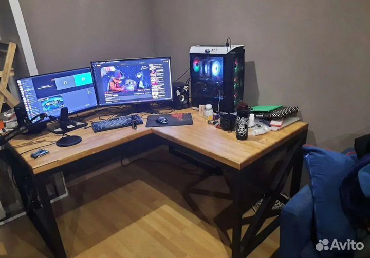 Письменный угловой стол с полками