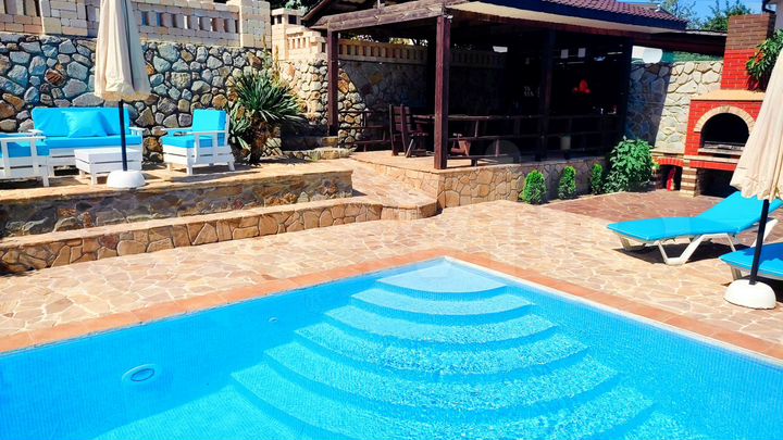 Дом 300 м² на участке 10 сот.