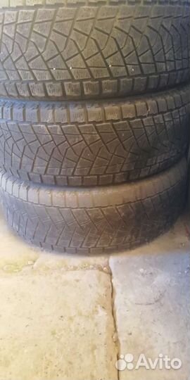 Bridgestone Blizzak DM-V1 265/65 R17