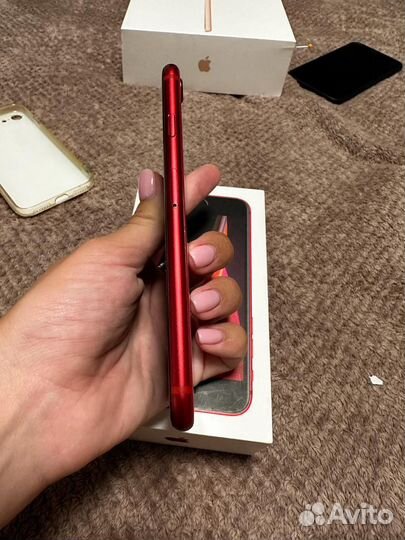 Телефон iPhone se 2020 64 gb