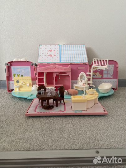 Дом на колесах для кукол LOL с мебелью