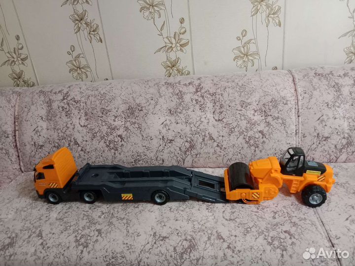 Игрушка грузовик каток