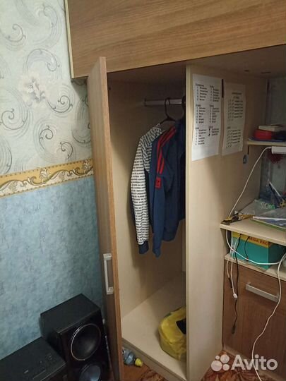 Двухъярусная кровать