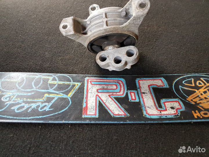 Опора двигателя правая Opel Astra H хэтчбек Z16XER