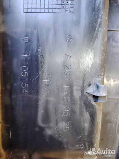 Накладка замка багажника Mercedes-Benz C- Class