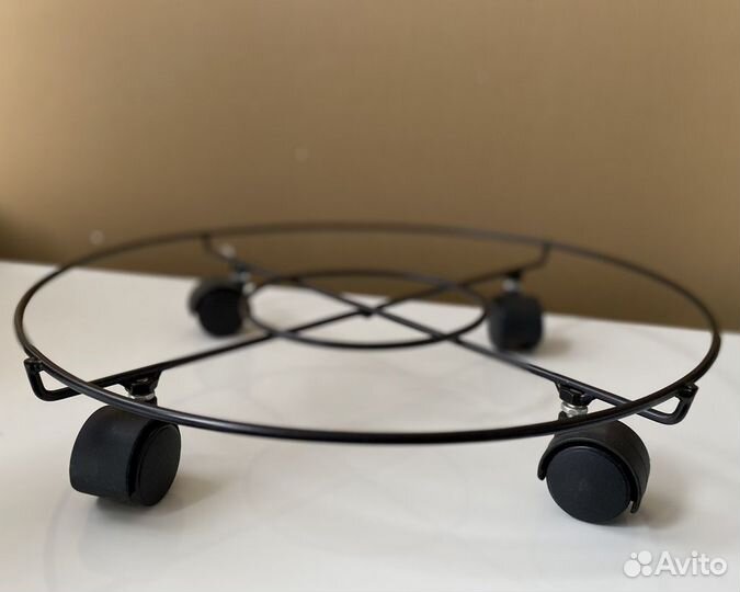 Подставка на колесах под цветы 40 см, металл