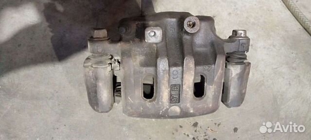 Суппорт тормозной. Левый. Паджеро