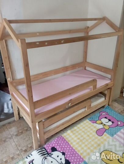 Двухъярусная кровать