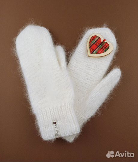 Варежки пушистые женские