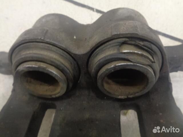 Суппорт передний правый Kia Sorento 2002-2009