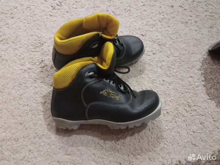 Лыжные ботинки