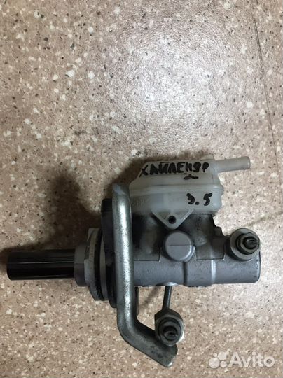 Главный тормозной цилиндр Toyota Highlander 2 3.5