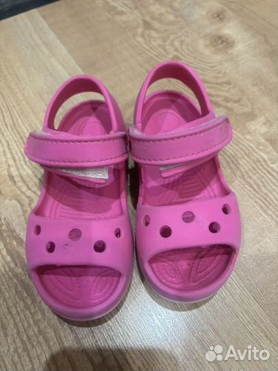 Босоножки для девочки crocs 22р