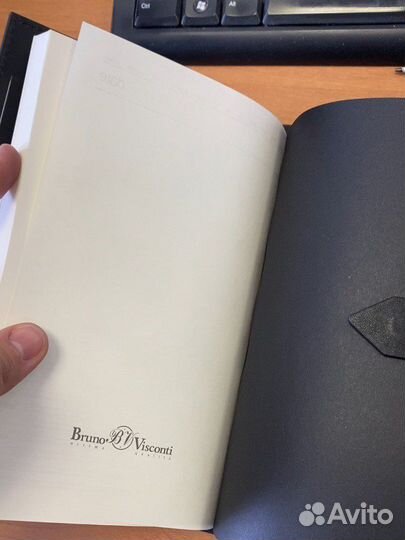 Ежедневник новый с ручкой в коробке