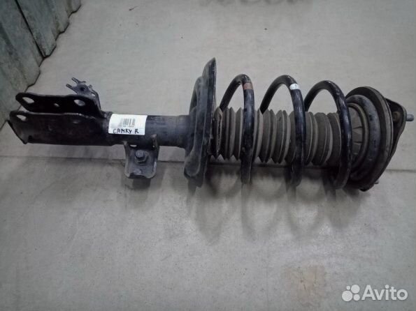 Toyota Camry 70 стойка амортизатора передняя права