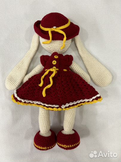 Вязанная зайка модница