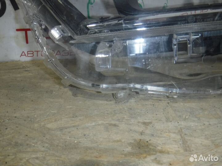 Стекло левой фары Toyota Rav 4 XA50 (2019+)