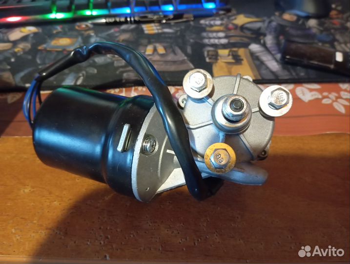 Электродвигатель стеклоочистителя