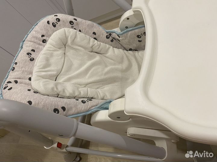 Детский столик и стульчик для кормления