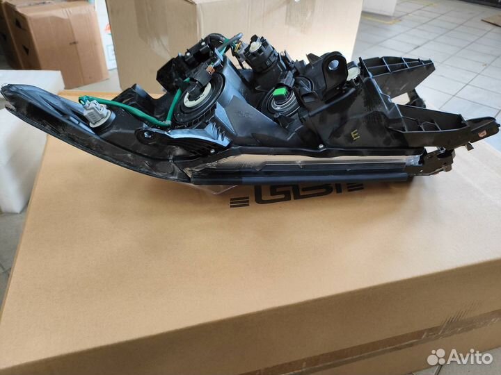 Фара правая LC150 Prado галоген c 2017- 8113060N10