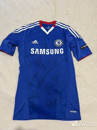 Футболка с автографами игроков Chelsea