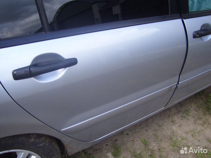 Митсубиси ланцер 9 дверь задняя