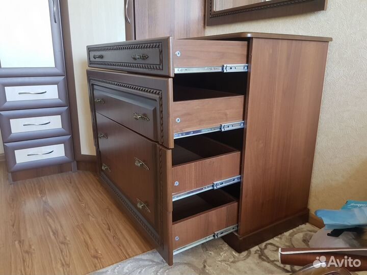 Комод с зеркалом