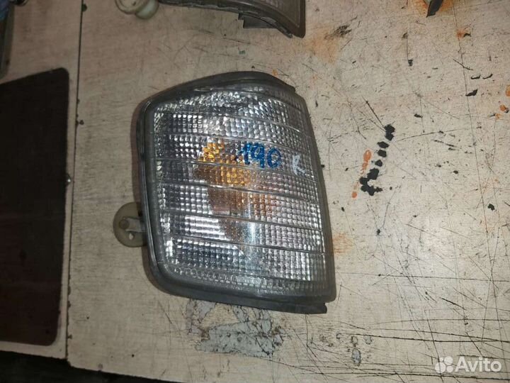 Указатель поворота левый и правый Mercedes W201