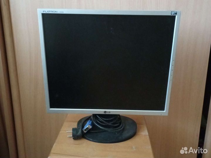 Монитор LG flatron L 1953S-SF